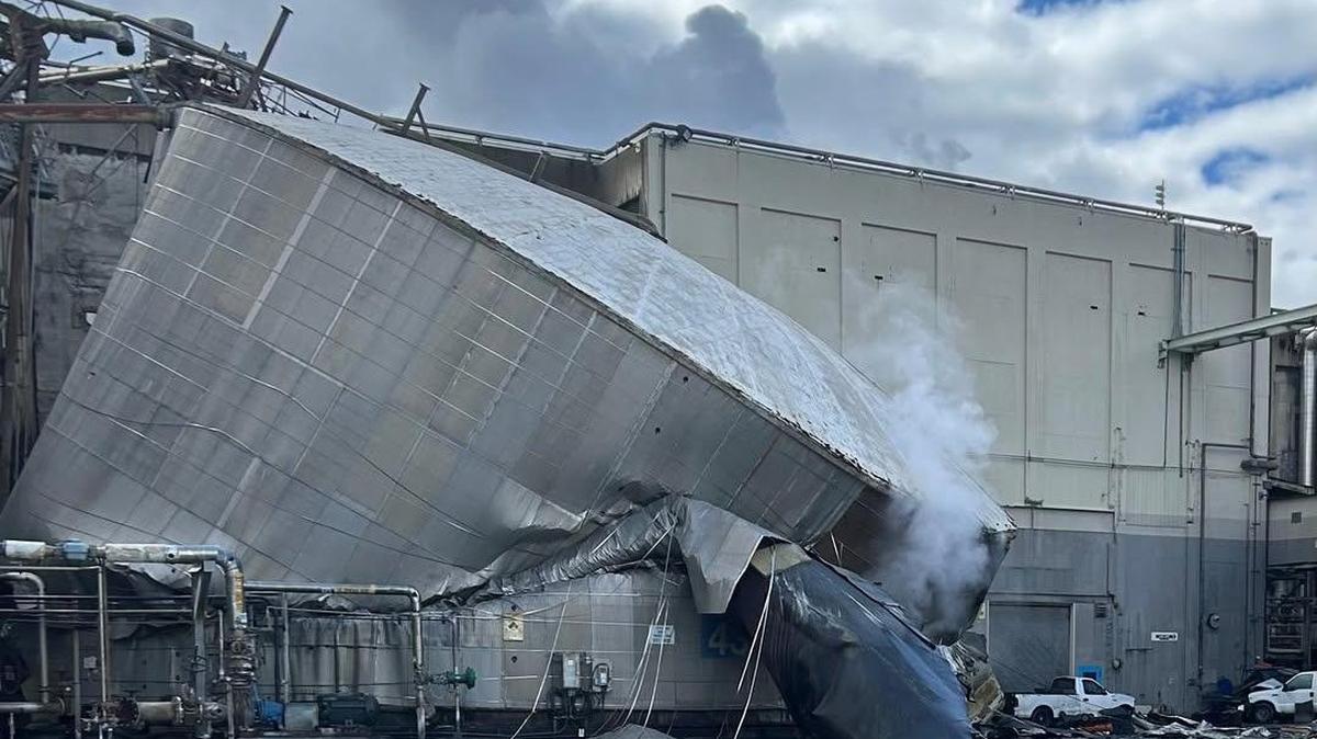 An implosion at a Washington State paper facility has killed one person and injured at least nine others. Photo courtesy Longview Fire Department/Facebook
