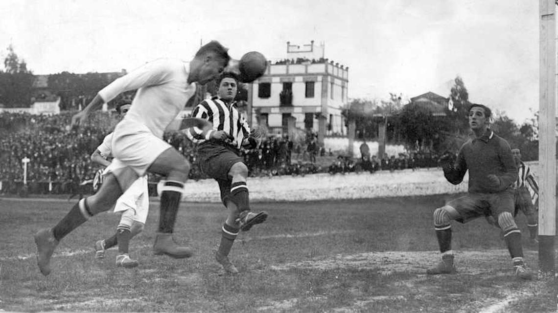  Santiago Bernabéu (left) is the man Real Madrid's stadiumis named after. | IMAGO/Album 