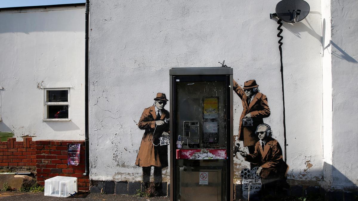 Graffiti art is seen on a wall near the headquarters of Britain's eavesdropping agency, Government Communications Headquarters, known as GCHQ, in Cheltenham, western England April 16, 2014.  REUTERS/Eddie Keogh