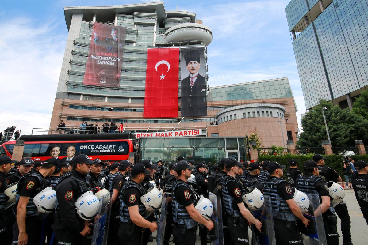 Riot police stand guard outside the headquarters of the main opposition Republican People's Party (CHP), after authorities ordered enforcement of a court ruling ousting the party's leadership from the building, in Ankara, Turkey, May 24, 2026. REUTERS/Efekan Akyuz