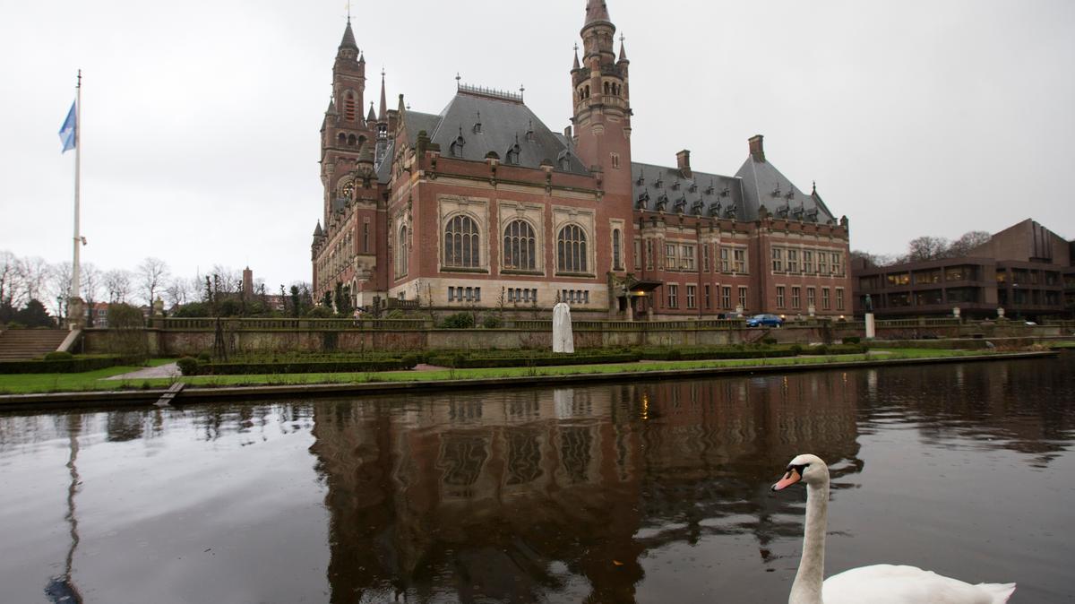 En esta imagen de archivo, vista del exterior de la Corte Internacional de Justicia de la ONU, en La Haya, Holanda, el 2 de febrero de 2018. (AP Foto/Peter Dejong, archivo)