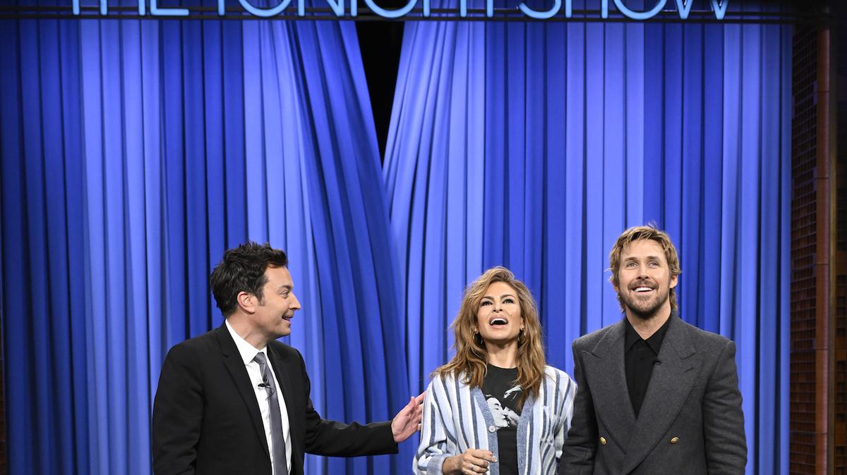 THE TONIGHT SHOW STARRING JIMMY FALLON -- Episode 2261 -- Pictured: (l-r) Host Jimmy Fallon, actress Eva Mendes, and actor Ryan Gosling during a surprise on Thursday, March 5, 2026 -- (Photo by: Todd Owyoung/NBC via Getty Images)