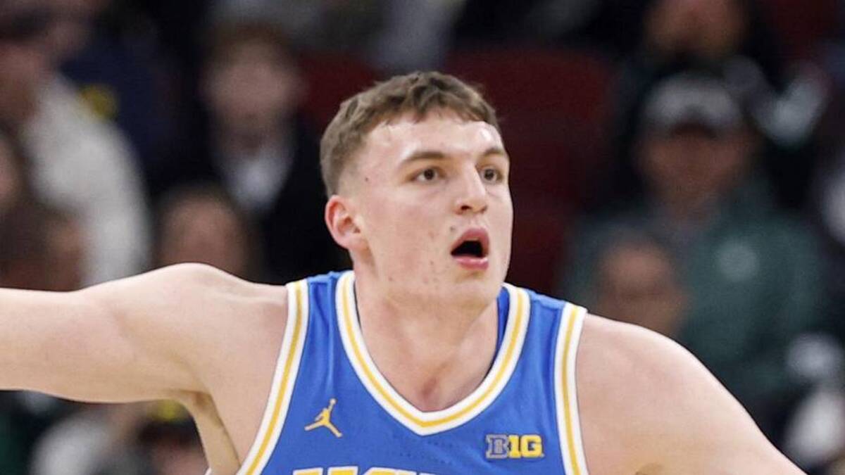  Mar 13, 2026; Chicago, IL, USA; UCLA Bruins forward Tyler Bilodeau (34) defends against Michigan State Spartans center Carson Cooper (15) during the first half at United Center. Mandatory Credit: Kamil Krzaczynski-Imagn Images | Kamil Krzaczynski-Imagn Images 