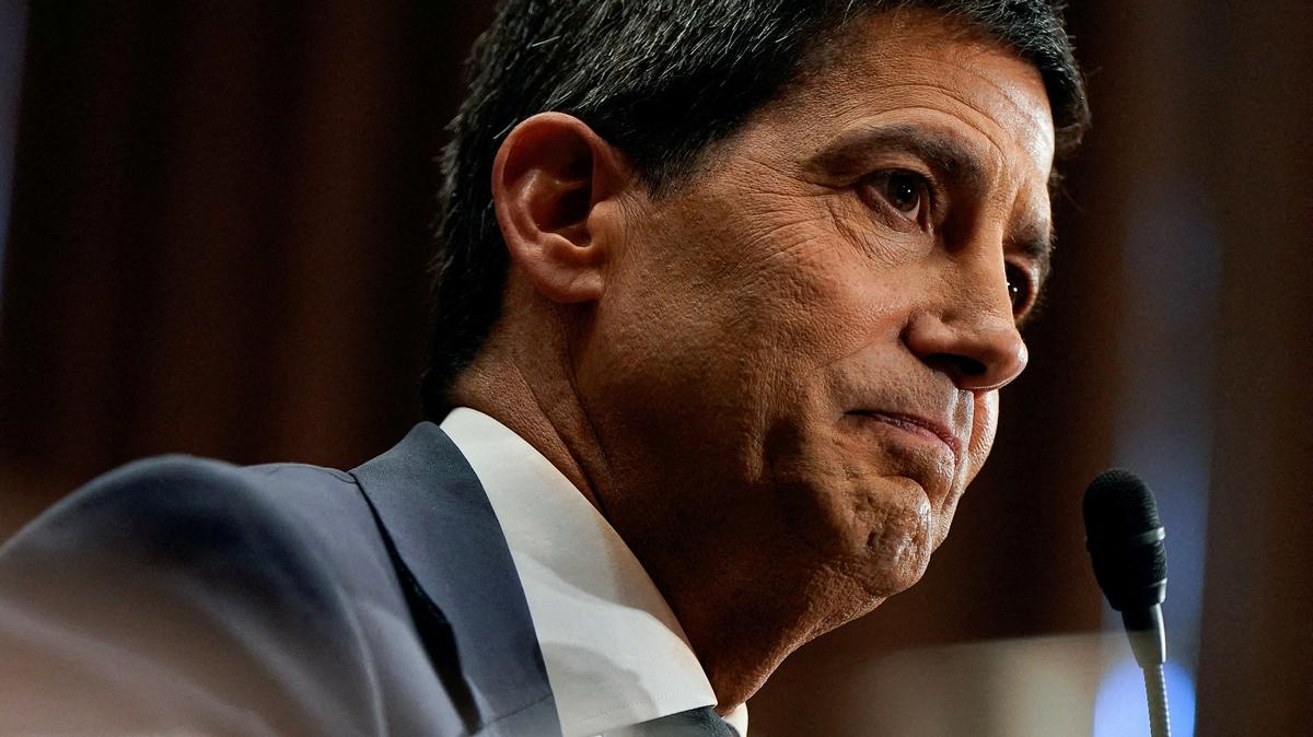 FILE PHOTO: Kevin Warsh, U.S. President Donald Trump's nominee to be next chair of the Federal Reserve, attends a Senate Banking Committee confirmation hearing to testify, on Capitol Hill in Washington, D.C., U.S., April 21, 2026. REUTERS/Elizabeth Frantz/File Photo/File Photo