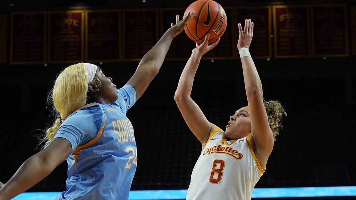 Southern overtakes Samford late for First Four victory 