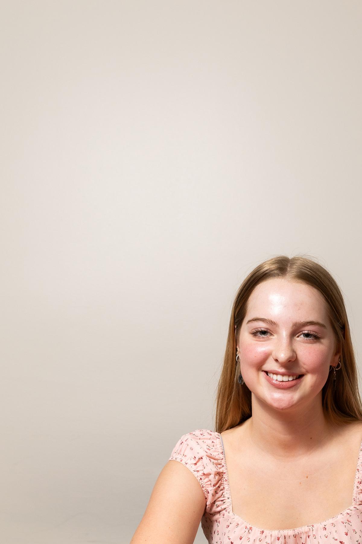 Jada Jones with a plate of cookies at the Dacie Moses House, Carleton College's cookie house in Northfield, Minn., March 30, 2026. For decades, Carleton College has kept a place where students and others can come, bake and share. (Liam James Doyle/The New York Times)