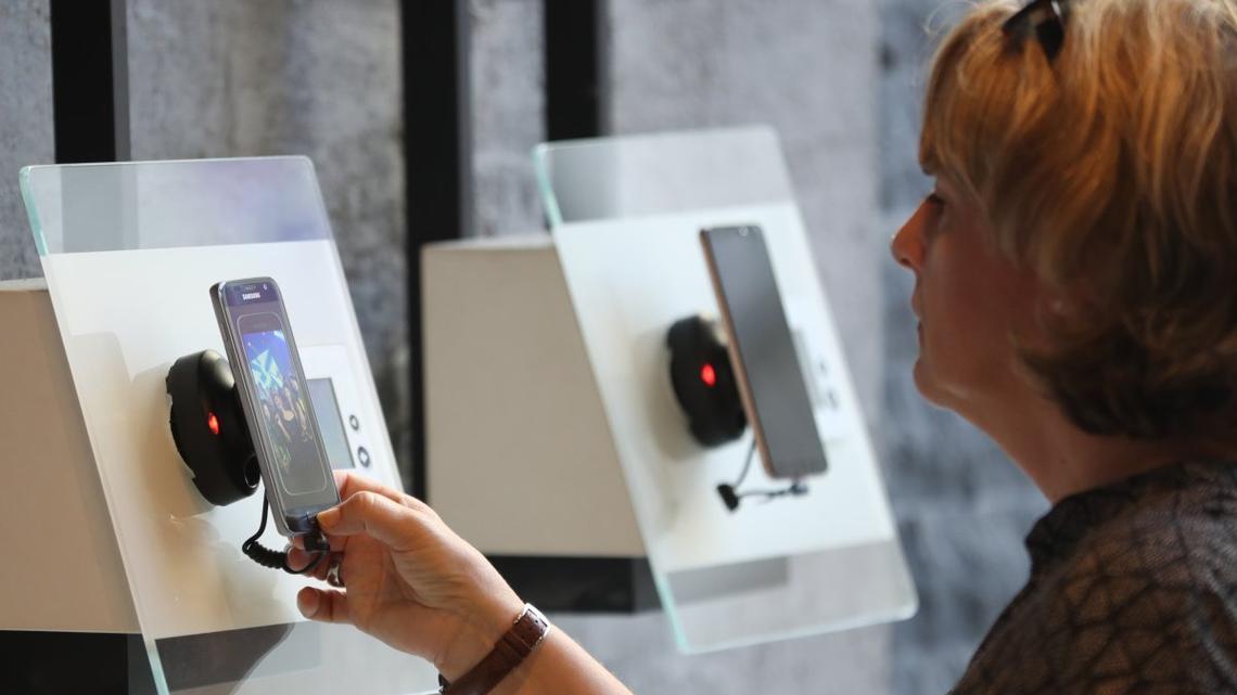 Samsung to end its texting app, tells U.S. users to switch to Google 