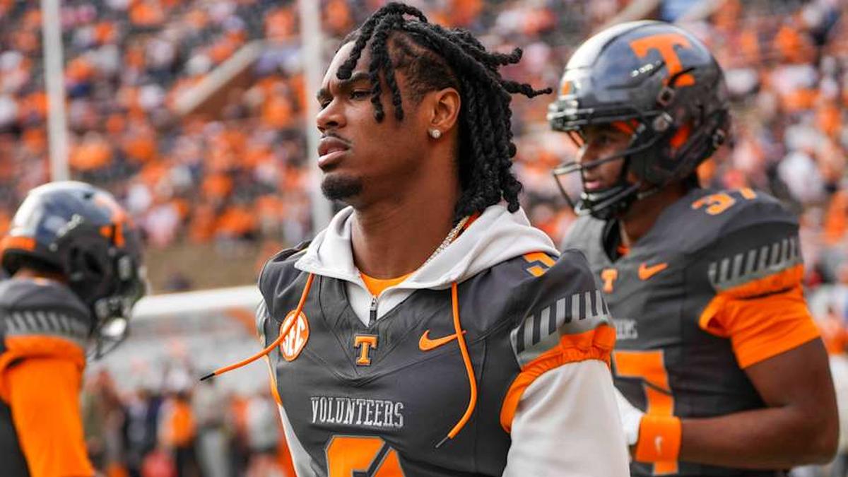  Tennessee defensive back Jermod McCoy (3) jogs during warm-ups before a NCAA football game between Tennessee Volunteers and New Mexico State Aggies at Neyland Stadium in Knoxville, Tenn., on Nov. 15, 2025. | Angelina Alcantar/News Sentinel / USA TODAY NETWORK via Imagn Images 