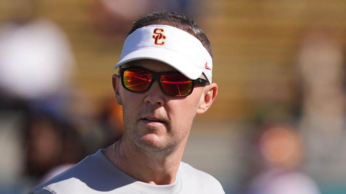  Oct 28, 2023; Berkeley, California, USA; USC Trojans head coach Lincoln Riley before the game against the California Golden Bears at California Memorial Stadium. Mandatory Credit: Darren Yamashita-Imagn Images | Darren Yamashita-Imagn Images 