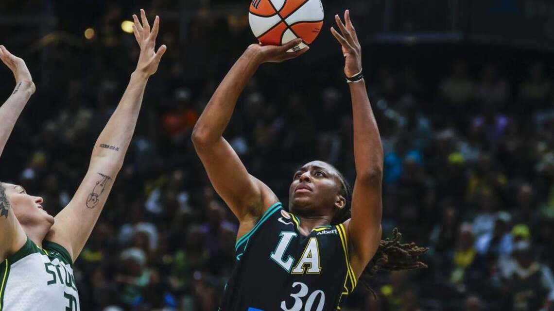Nneka Ogwumike, Sparks roll past last-place Storm