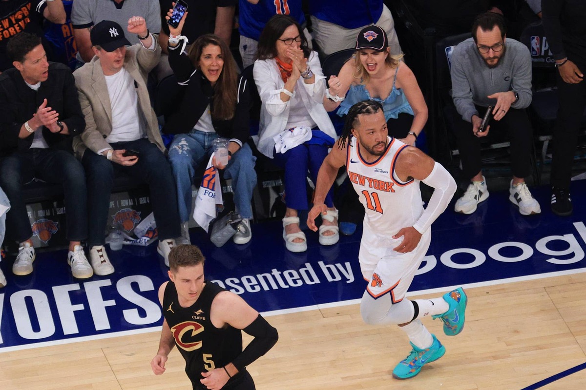  May 19, 2026; New York, New York, USA; Fans react after a basket by New York Knicks guard Jalen Brunson (11) against the Cleveland Cavaliers during the second quarter of game one of the eastern conference finals for the 2026 NBA playoffs at Madison Square Garden. Mandatory Credit: Vincent Carchietta-Imagn Images 