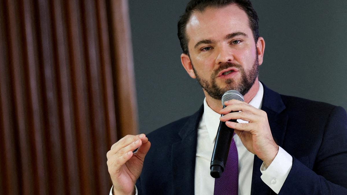 FILE PHOTO: Brazil's Finance Minister Dario Durigan speaks during a ministerial meeting at the Planalto Palace in Brasilia, Brazil, March 31, 2026. REUTERS/Adriano Machado/File Photo