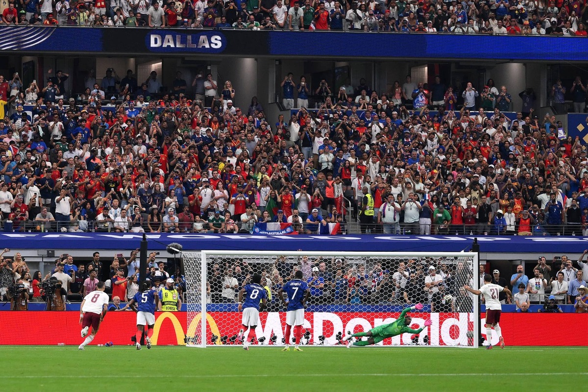  The FIFA World Cup 2026 saw a surge in restaurant spending. 