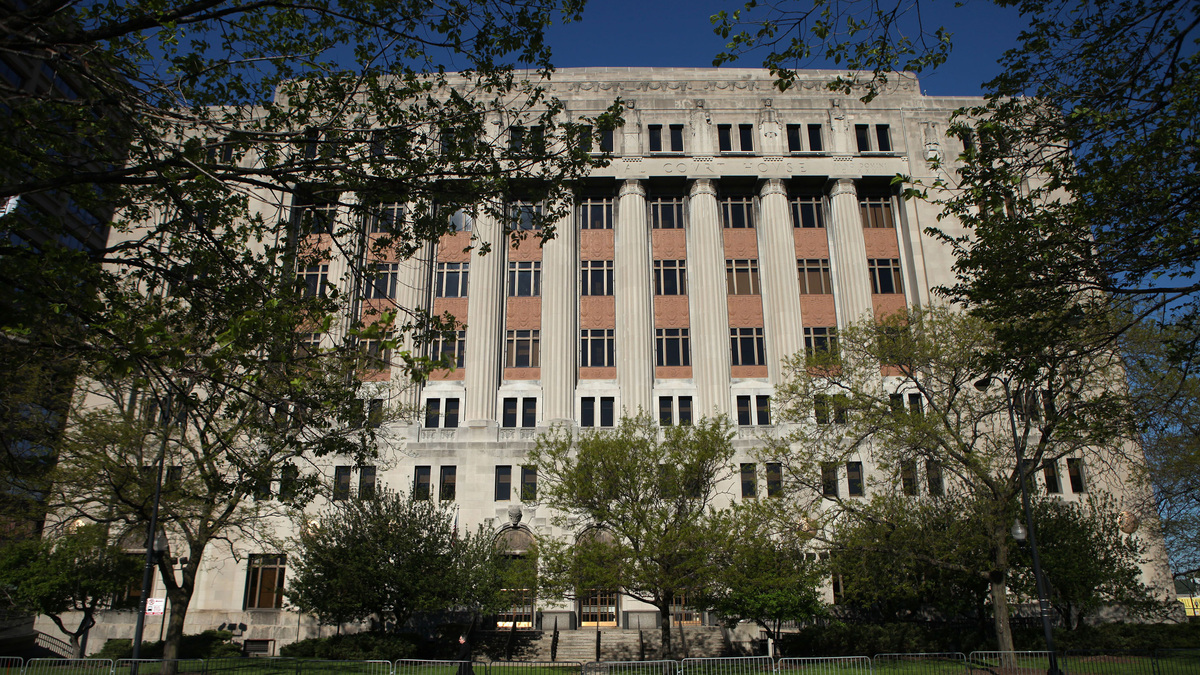 The Cook County Courthouse, now called the Leighton Criminal Court Building, in Chicago, on April 23, 2012. (E. Jason Wambsgans/Chicago Tribune/TNS)