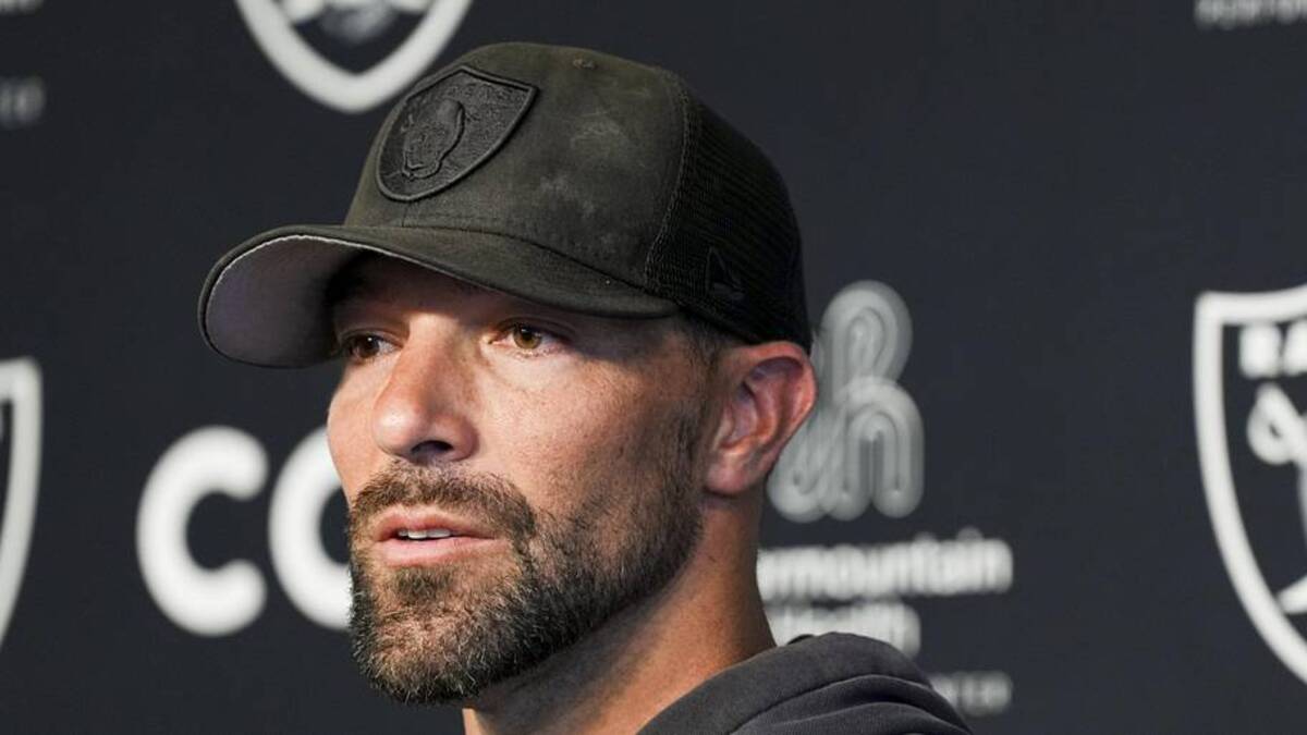  Jun 3, 2026; Henderson, NV, USA; Las Vegas Raiders defensive coordinator Rob Leonard speaks during a news conference during organized team activities at Intermountain Health Performance Center. Mandatory Credit: Candice Ward-Imagn Images | Candice Ward-Imagn Images 