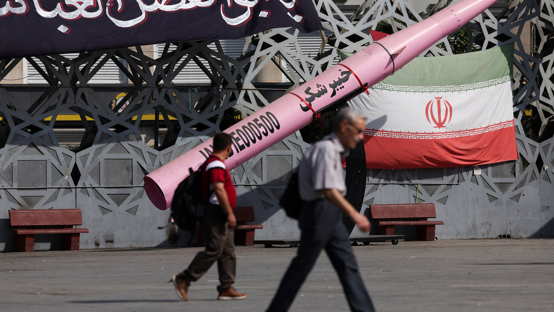 Analysis-Trump's Iran dilemma: He's stuck in war with no exit in sight 