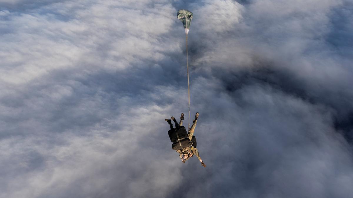 An ICU Nurse and a paratrooper jump from 16 Air Assault Brigade to provide medical support to people , after the UK Health Security Agency (UKHSA) on Friday confirmed one suspected case of Hantavirus of a British national on Tristan da Cunha, Britain, May 9, 2026. AS1 Georgia Callaway/UK MOD Crown/Handout via REUTERS
