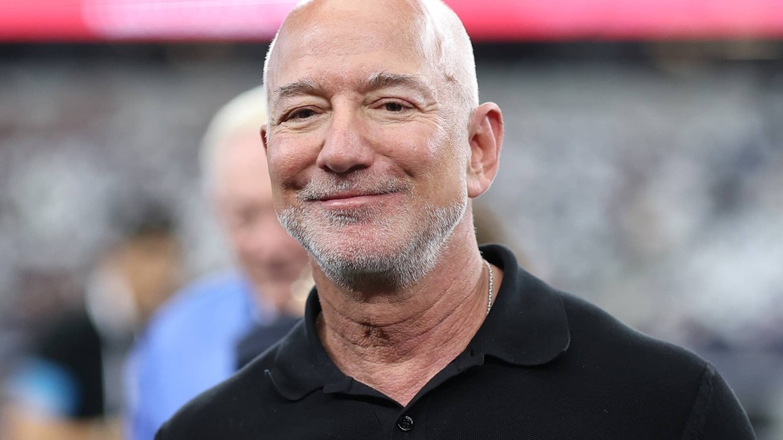 How much AMZN stock does Amazon's founder Jeff Bezos actually own? 