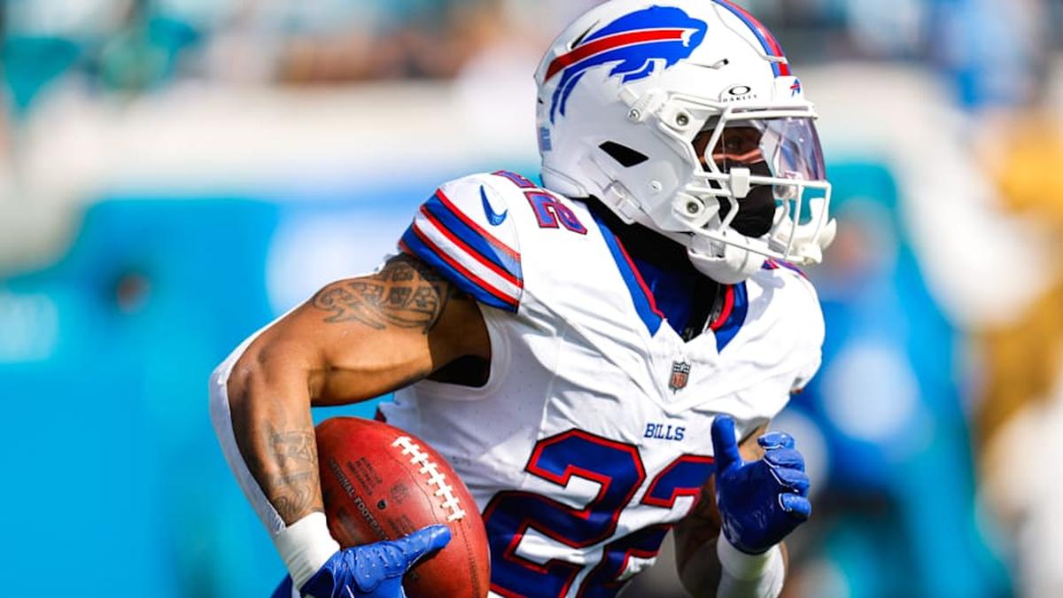  Buffalo Bills running back Ray Davis (22) returns a kickoff return during the second quarter in an NFL football AFC Wild Card playoff matchup, Sunday, Jan. 11, 2026, in Jacksonville, Fla. Bills lead 10-7 at the half over the Jaguars. | Doug Engle/Florida Times-Union / USA TODAY NETWORK via Imagn Images 