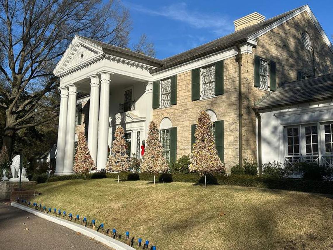  Graceland during the Christmas season. Photo credit: Robin O’Neal Smith 