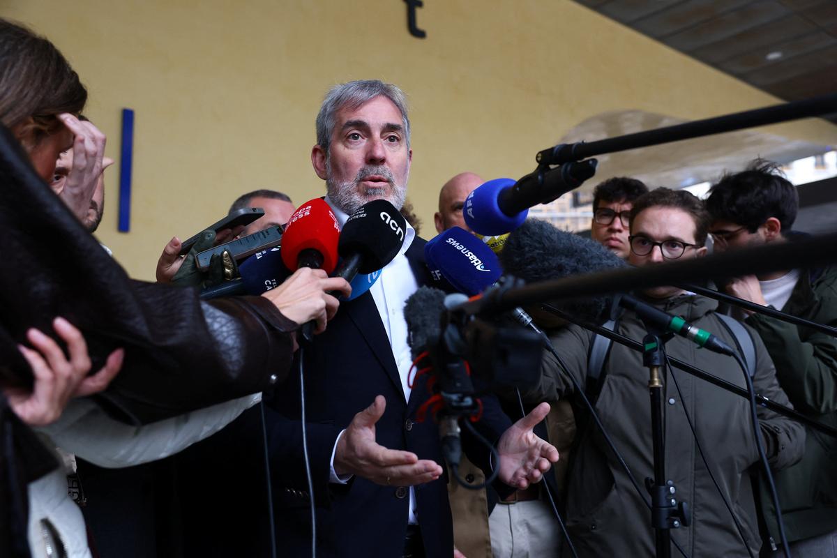 President of the Canary Islands, Fernando Clavijo, speaks to the members of the media about the deadly hantavirus outbreak on board of the luxury cruise ship, MV Hondius, which is set to dock at the Canary Island of Tenerife, outside the European Commission headquarters at the Berlaymont building in Brussels, Belgium, May 6, 2026.  REUTERS/Yves Herman