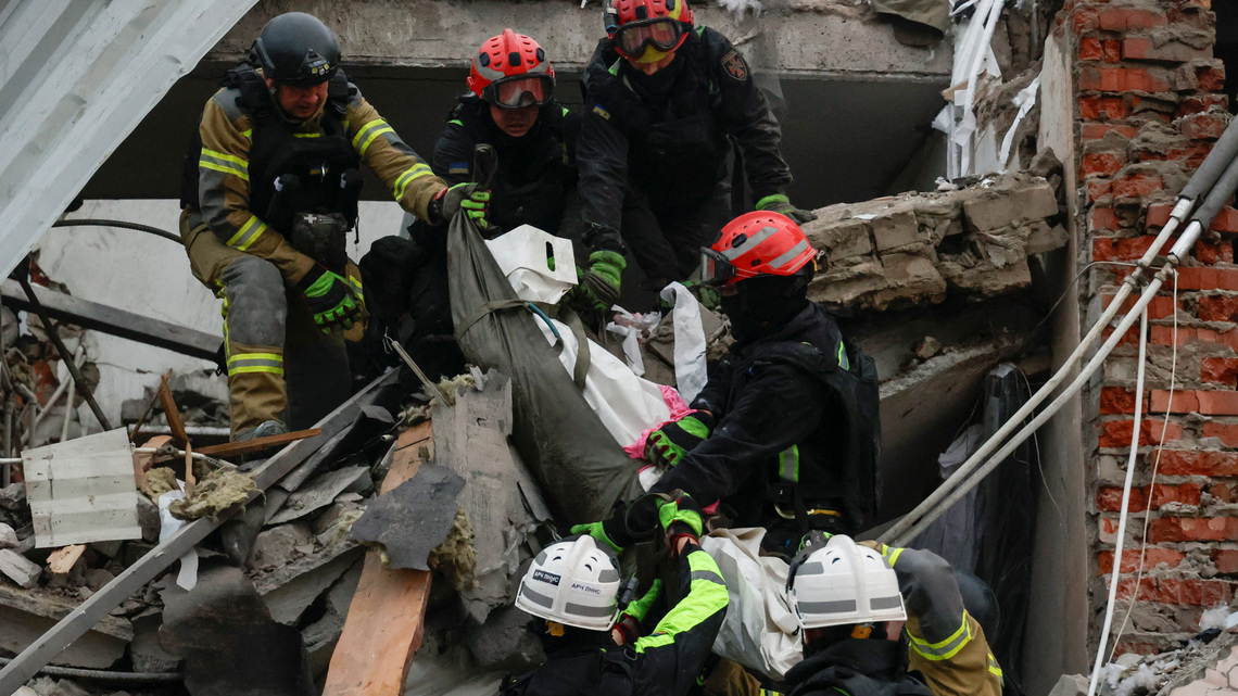 Russian attack kills 6 in Ukraine's Kharkiv, shatters residences