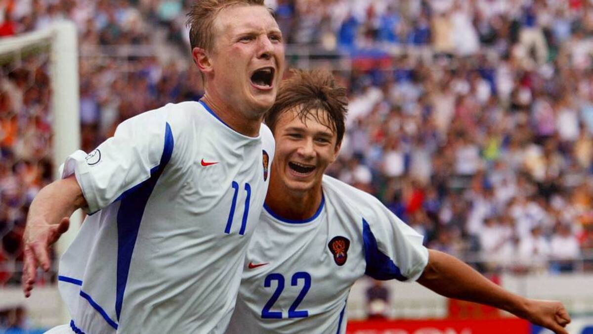  Dmitri Sychev (right) joined the club in 2002. | ODD ANDERSEN/AFP/Getty Images 