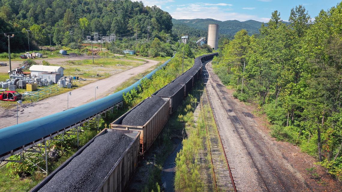 Trump is forcing coal plants to stay open. It could cost customers billions 