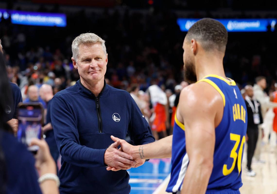  Golden State Warriors head coach Steve Kerr celebrates with guard Stephen Curry (30) Credit: Alonzo Adams-Imagn Images