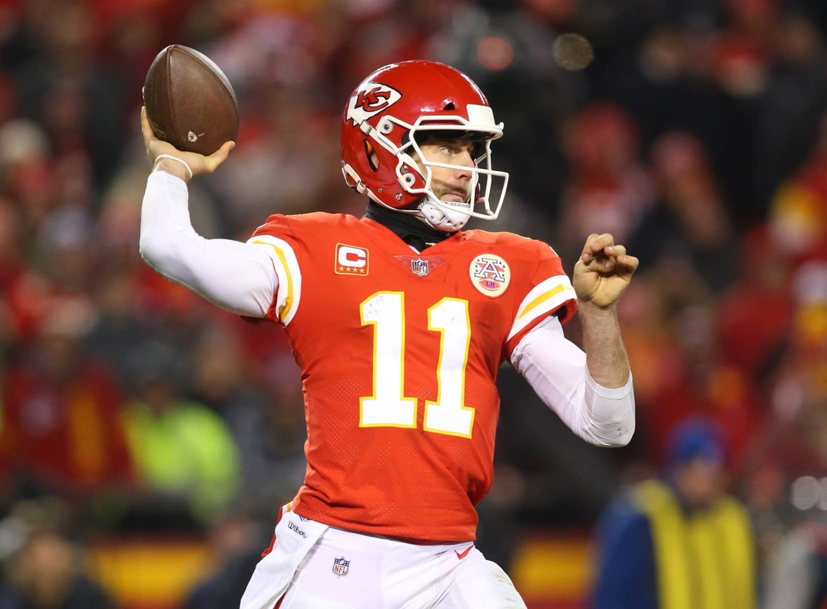  Kansas City Chiefs quarterback Alex Smith throws a pass against the Tennessee Titans in the AFC wild card playoff game at Arrowhead Stadium. Jay Biggerstaff-USA TODAY Sports