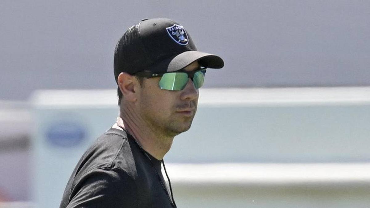 May 20, 2026; Henderson, NV, USA; Las Vegas Raiders head coach Klint Kubiak looks on during organized team activities at Intermountain Health Performance Center. Mandatory Credit: Candice Ward-Imagn Images | Candice Ward-Imagn Images 