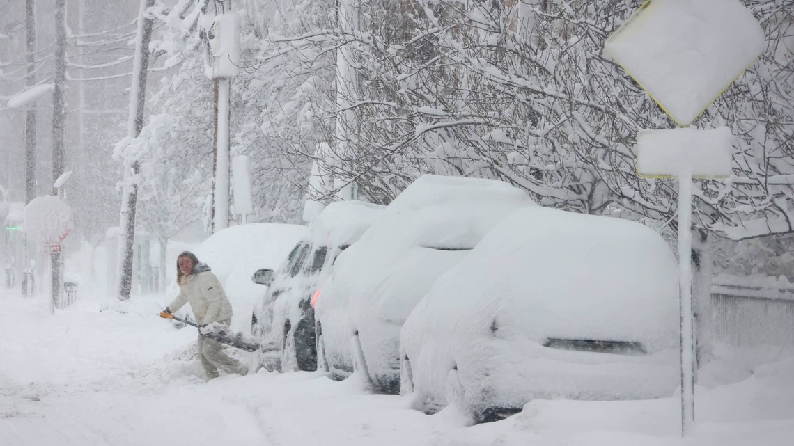 New Forecast Shows States Facing 12 Inches of Snow, 45 mph Winds This Weekend 