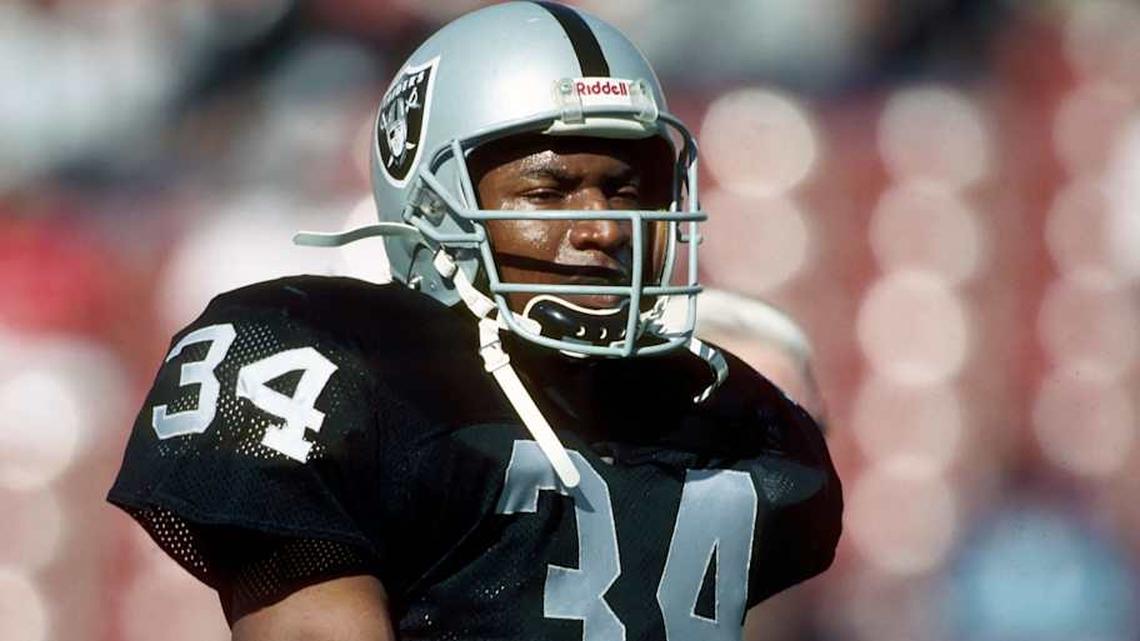  Jan 13, 1991; Los Angeles, CA, USA; FILE PHOTO; Bo Jackson of the Los Angeles Raiders in action against the Cincinnati Bengals during the 1990 season playoffs at the Los Angeles Coliseum. Mandatory Credit: Photo By Imagn Images | RVR Photos-Imagn Images 