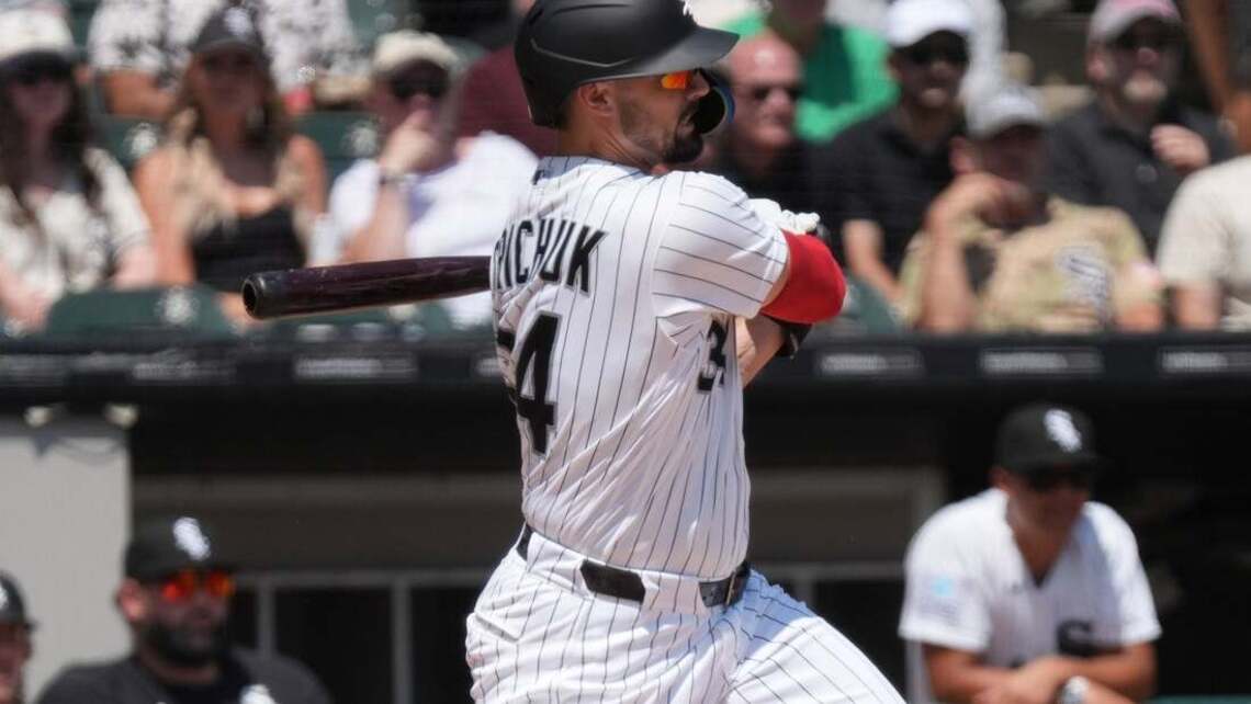 White Sox edge Yankees in 11 innings to split 4-game set 