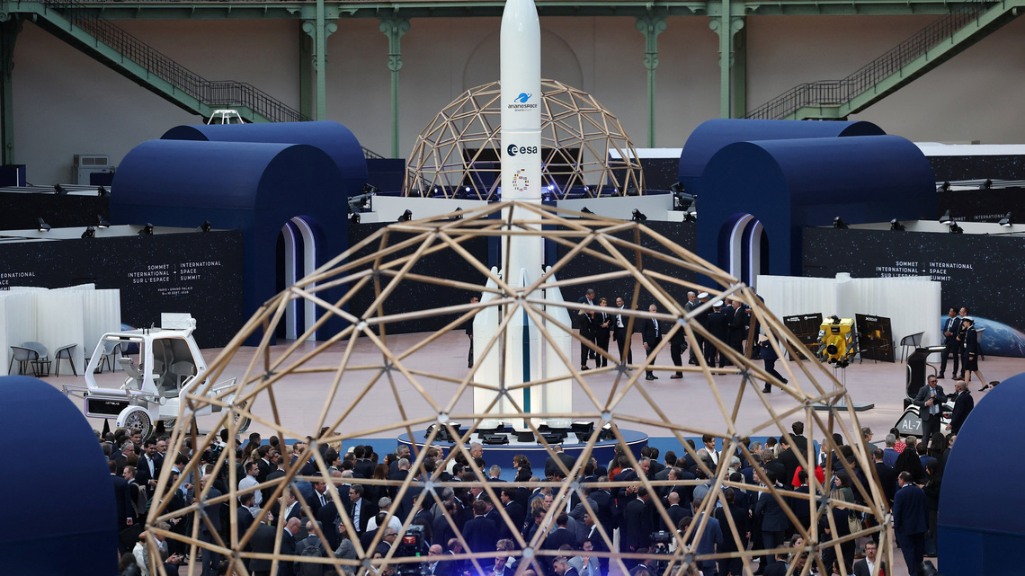 Amazon lends boost to Europe's Ariane at Paris space gathering