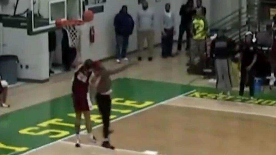 HBCU fan runs on court during fast break attempt 