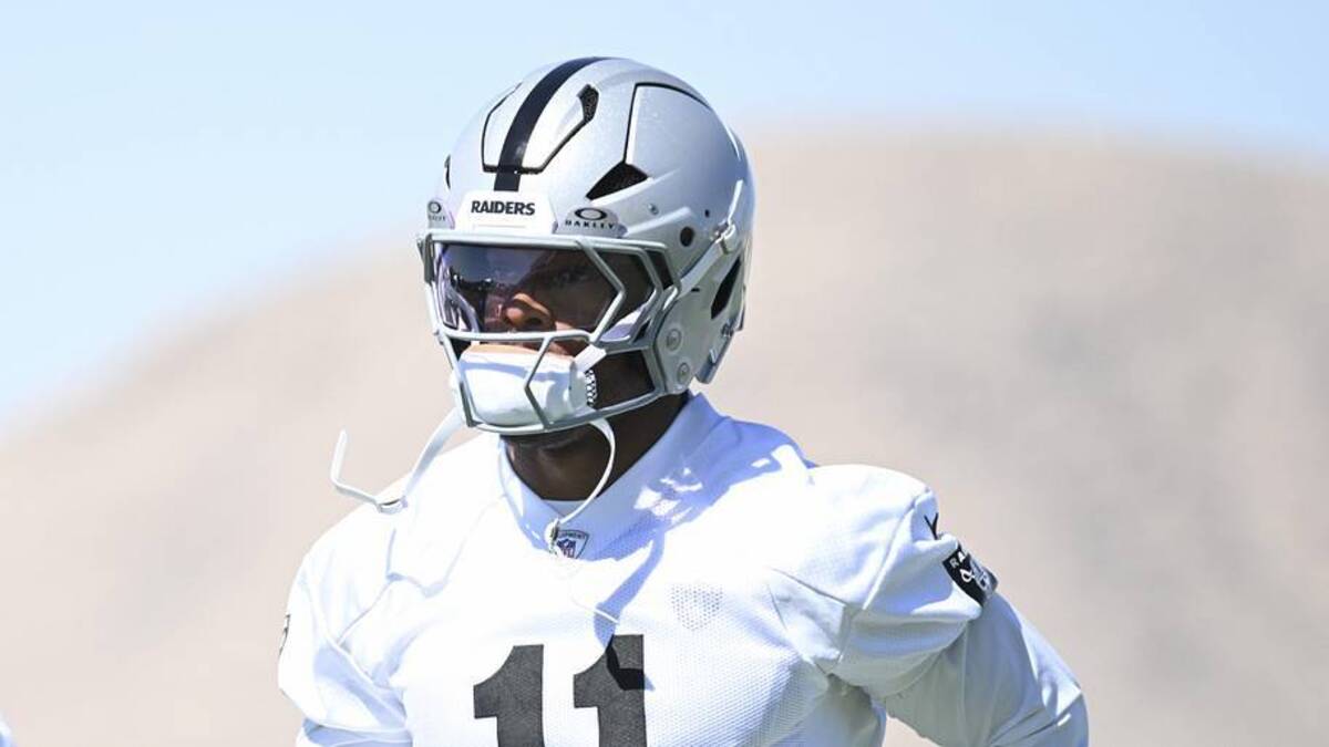  May 20, 2026; Henderson, NV, USA; Las Vegas Raiders safety Jeremy Chinn (11) warms up during organized team activities at Intermountain Health Performance Center. Mandatory Credit: Candice Ward-Imagn Images | Candice Ward-Imagn Images 