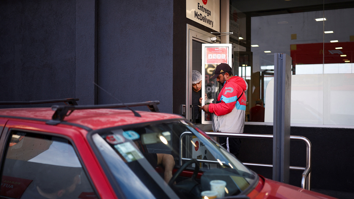 More Argentines turn to apps for loans as debt stress hits record