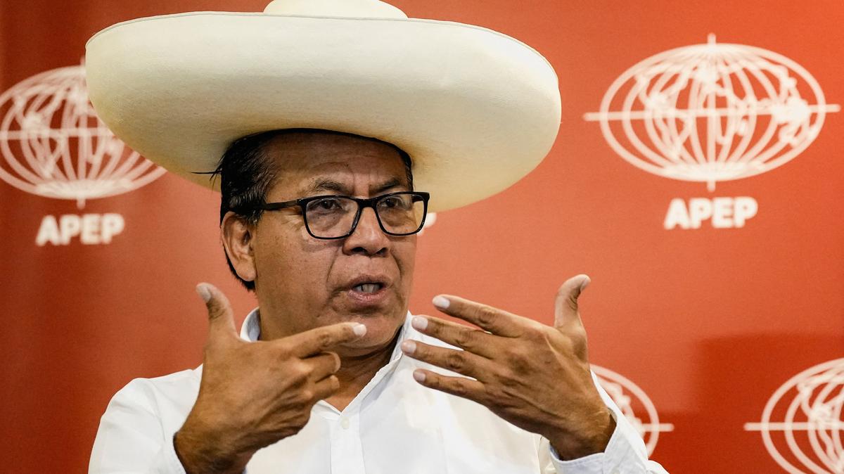 Left-wing presidential candidate Roberto Sanchez, who is expected to face right-wing presidential candidate Keiko Fujimori in a runoff in June, addresses the media in Lima, Peru, April 30, 2026. REUTERS/Angela Ponce