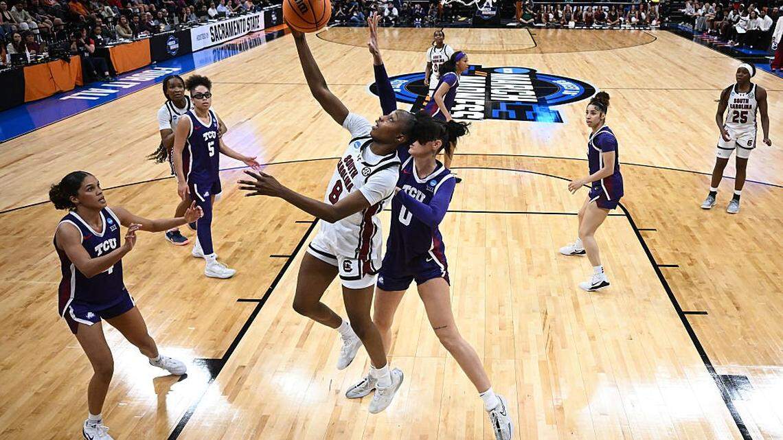 Joyce Edwards, No. 1 South Carolina rout TCU, charge into Final Four