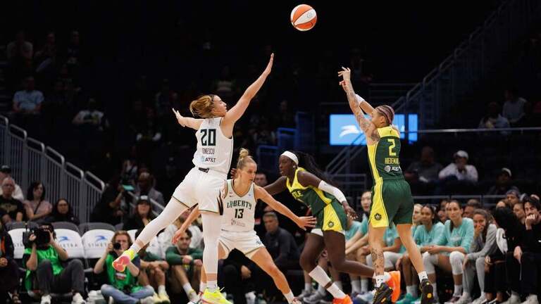 Storm end franchise-record skid behind Flau'jae Johnson's career night 