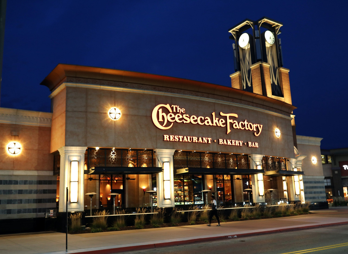 Obama rally speech draws The Cheesecake Factory into political debate ...