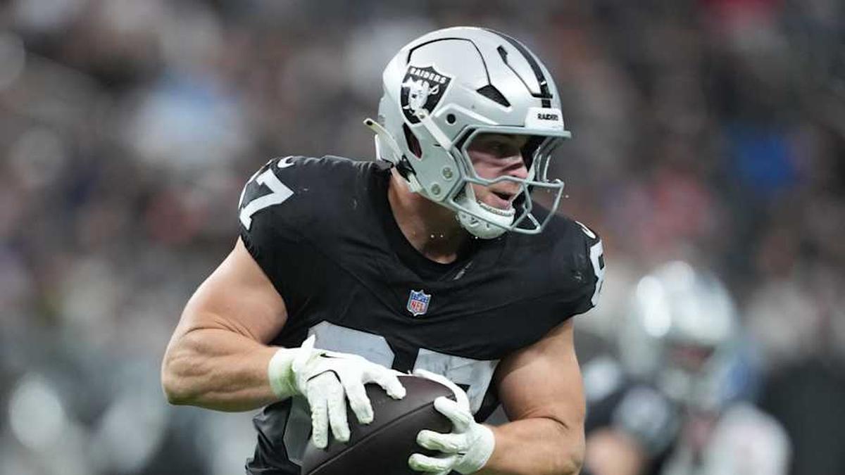  Dec 28, 2025; Paradise, Nevada, USA; Las Vegas Raiders tight end Michael Mayer (87) makes a catch in the second half against the New York Giants at Allegiant Stadium. Mandatory Credit: Kirby Lee-Imagn Images | Kirby Lee-Imagn Images 