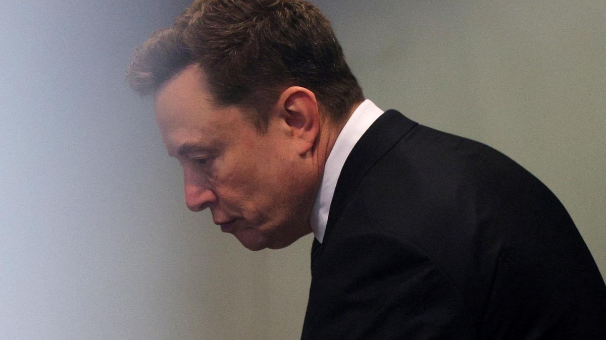 FILE PHOTO: Elon Musk appears in the courthouse to attend the trial in his lawsuit over OpenAI for-profit conversion at a federal courthouse, in Oakland, California, U.S., April 29, 2026.  REUTERS/Manuel Orbegozo/File Photo