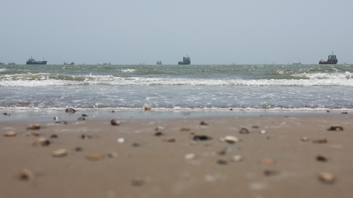 Gulf ship traffic via Strait of Hormuz hovers below 10-day average, data shows 