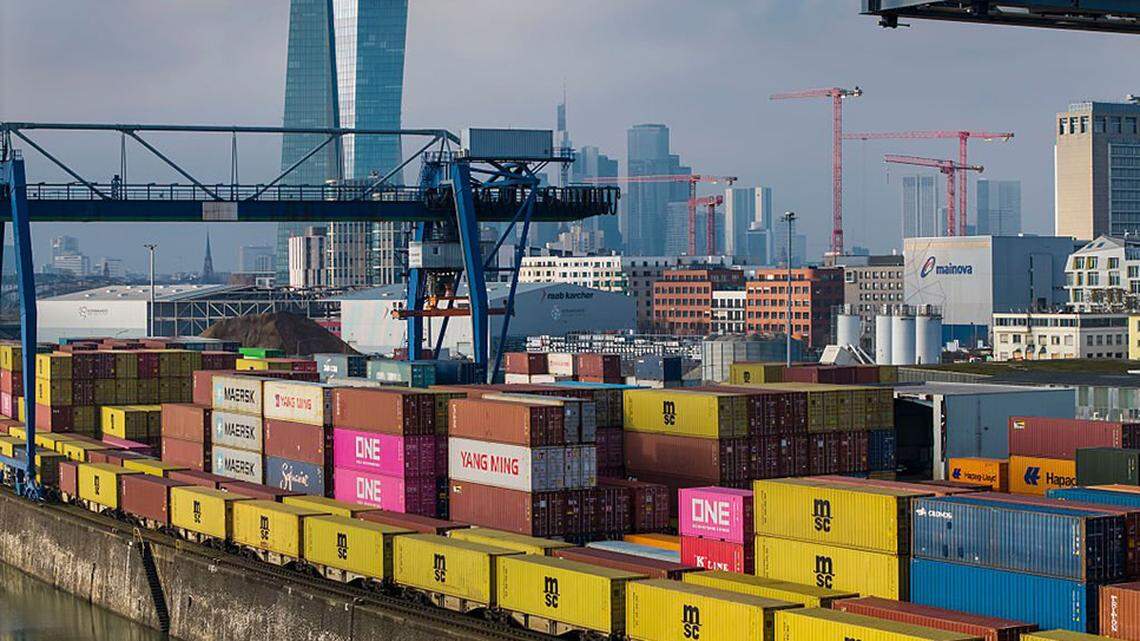 EU halts US trade deal as tariff turmoil creates uncertainty