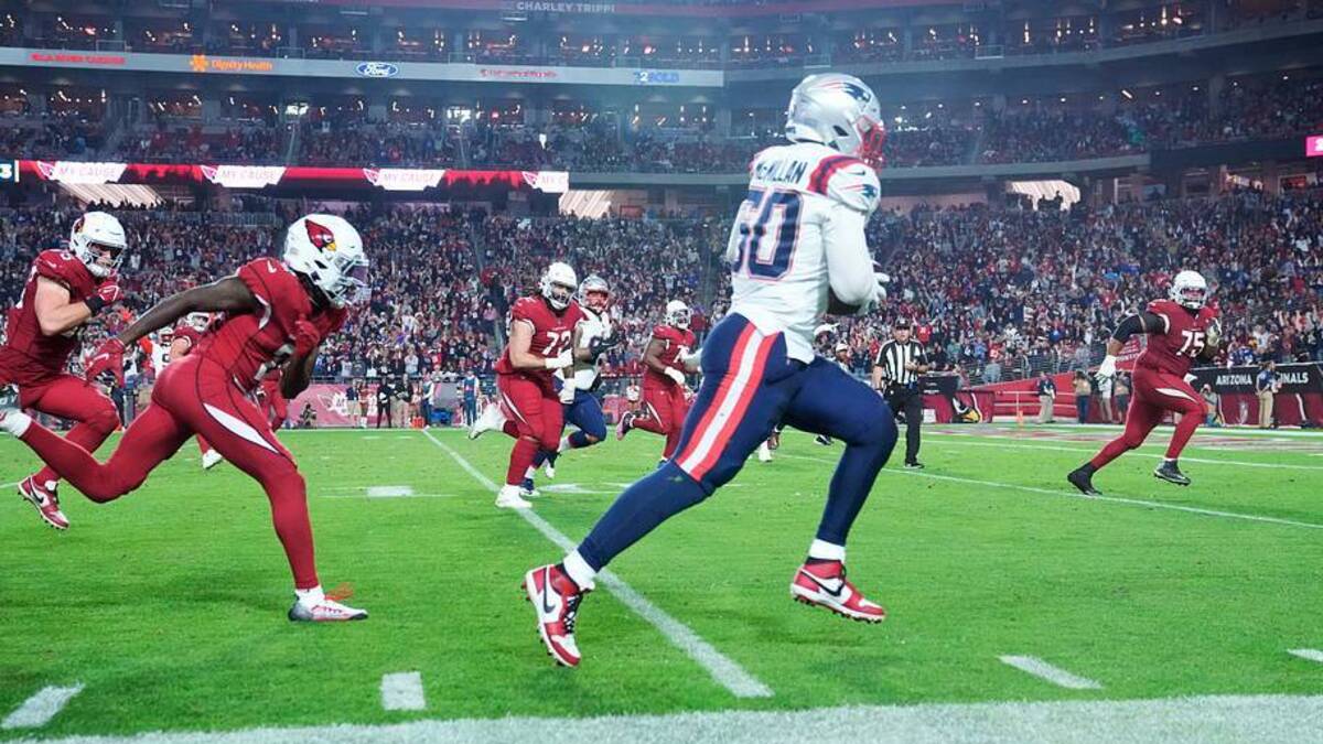  Dec 12, 2022; Glendale, Ariz., USA; New England Patriots linebacker Raekwon McMillan (50) returns a fumble for a touchdown against the Arizona Cardinals during the third quarter at State Farm Stadium. Mandatory Credit: Michael Chow-Arizona Republic Nfl Cardinals Patriots 1213 New England Patriots At Arizona Cardinals | USA TODAY Network via Reuters Connect 