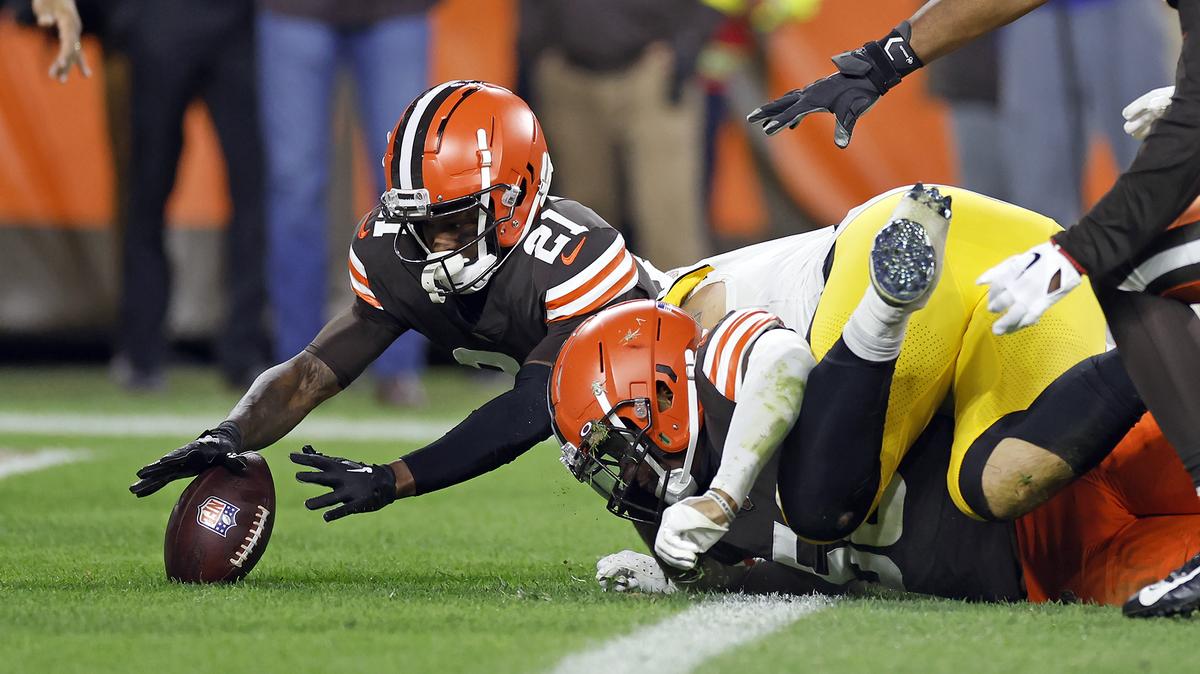 Denzel Ward recovered a fumble in the end zone for the final points of the Browns’ 29-17 win over the Steelers.