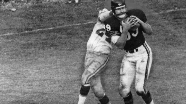 Legendary coach, Hall of Fame TE Mike Ditka dies at 86