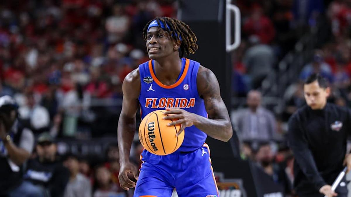  Denzel Aberdeen runs the point during the Florida Gators' win over Houston in the national championship. | Kyle Lander / Gators Illustrated 